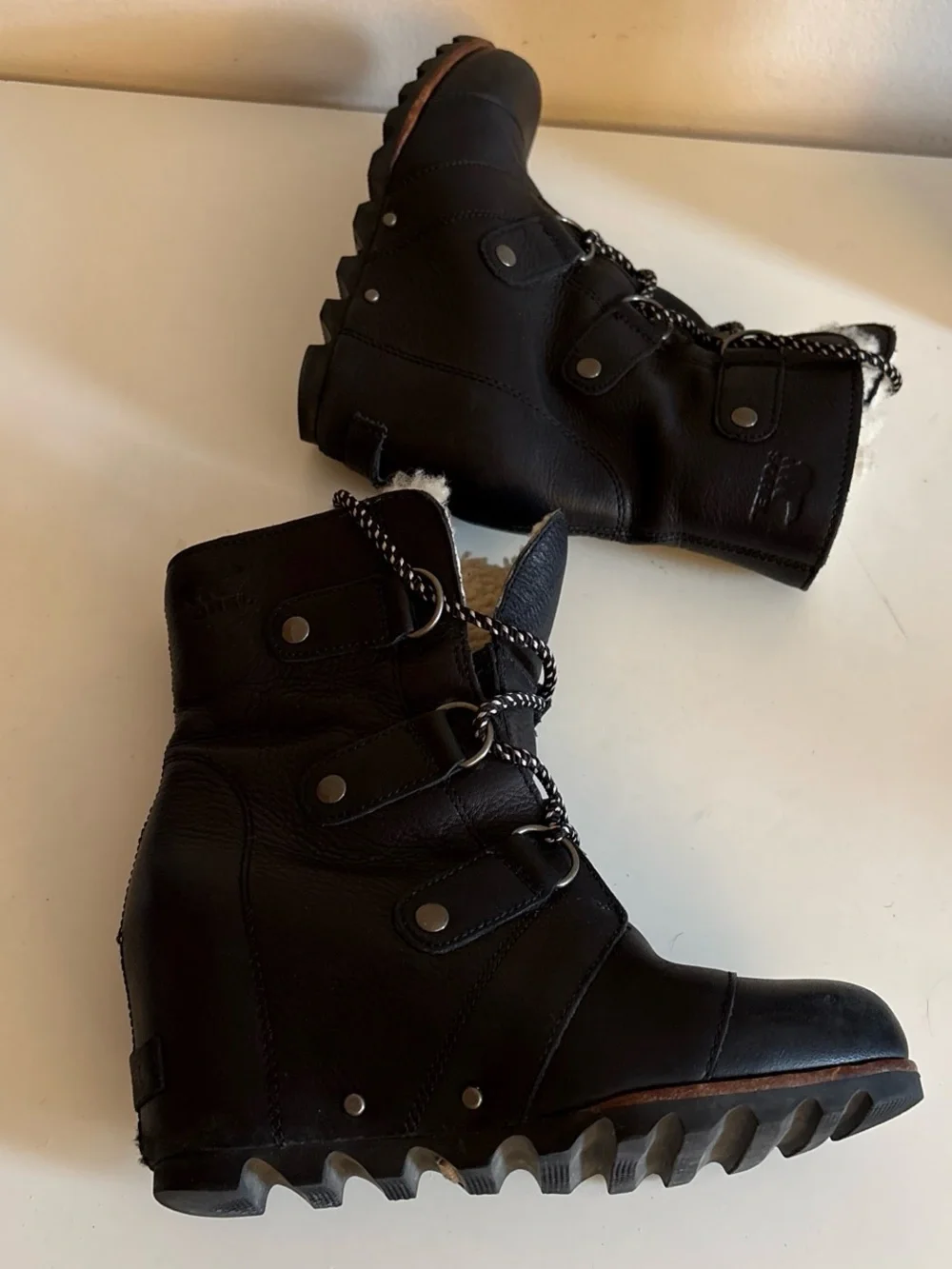 Sorel Joan of Arctic Women's Wedge Chunky Mid Shearling Boot Lace Up Sz 6 Black